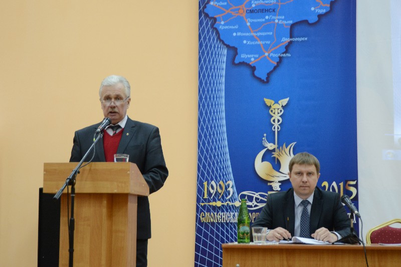 В Смоленске губернатор наградил президента торгово-промышленной палаты