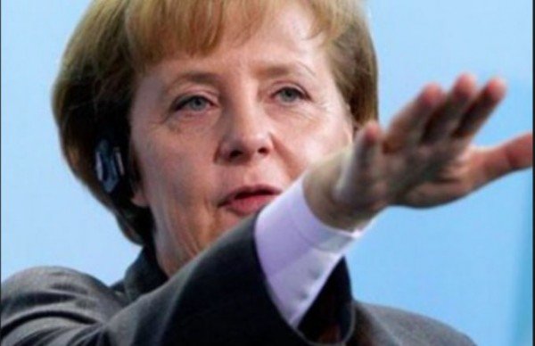 Немцы ополчились на Меркель за «поддержку нацистов на Украине»