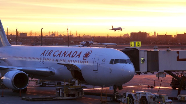 Канадский Boeing совершил вынужденную посадку в Ирландии из-за дебошира на борту