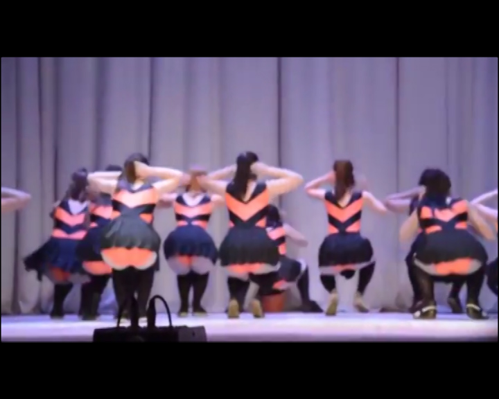 «Эротический танец» российских школьниц — Новый хит YouTube