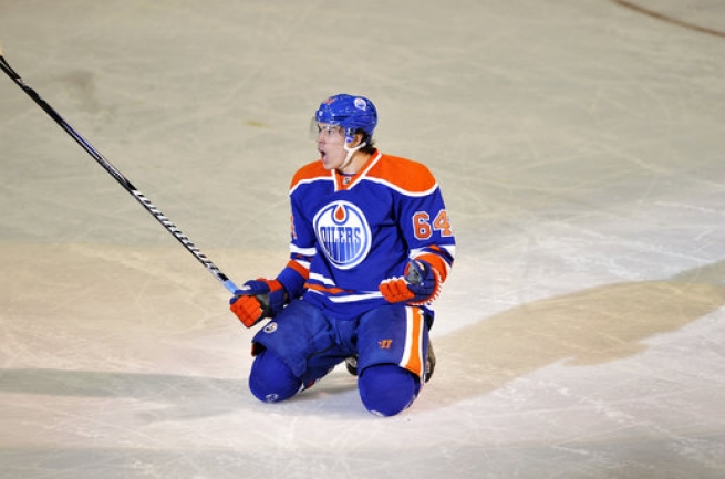 НХЛ: «Эдмонтон» проиграл «Ванкуверу», Якупов отметился заброшенной шайбой