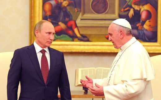 Путин подарил папе римскому панно с изображением храма Христа Спасителя