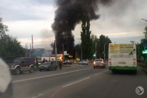 В Пензе на улице Аустрина взорвалась автозаправка, сгорело две машины