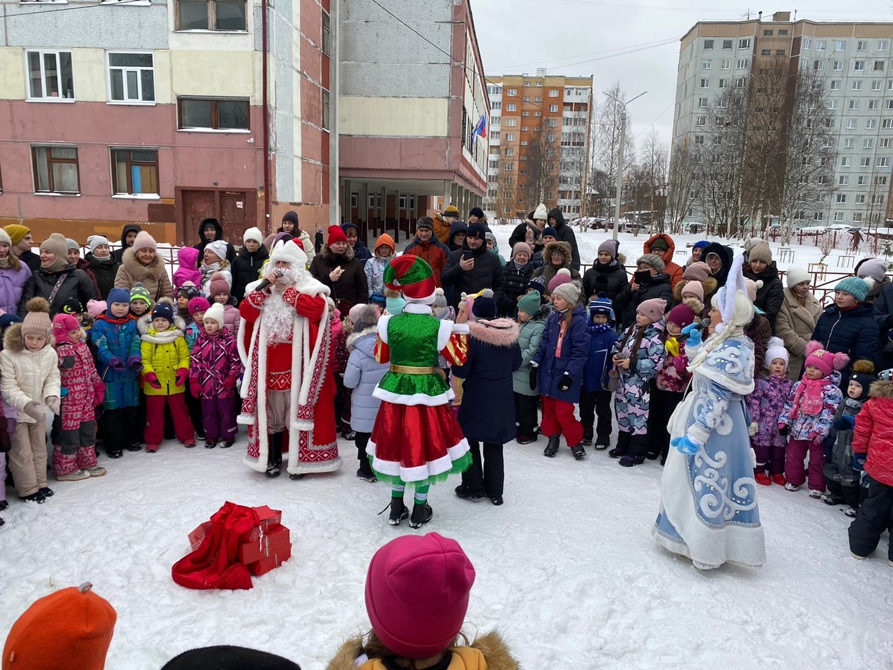 В Ломоносовском округе отметили Старый Новый год праздничными представлениями и фейерверком