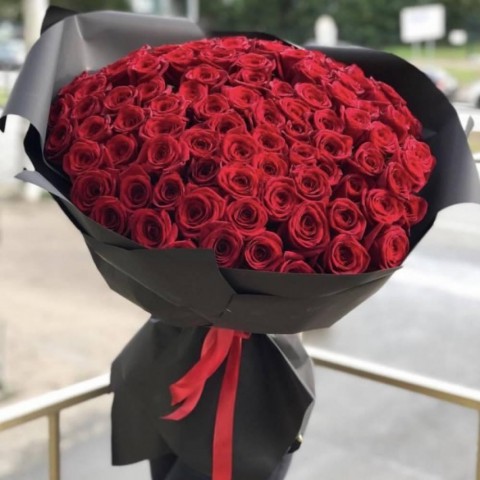 Сто и одна роза: потрясающий подарок для тех, кого любишь