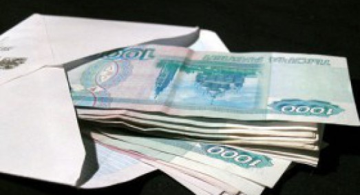 В Курске должница дала приставу взятку двумя платьями и 10 тысяч рублей впридачу