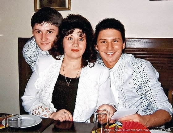 Братья Лазаревы с мамой Валентиной Викторовной