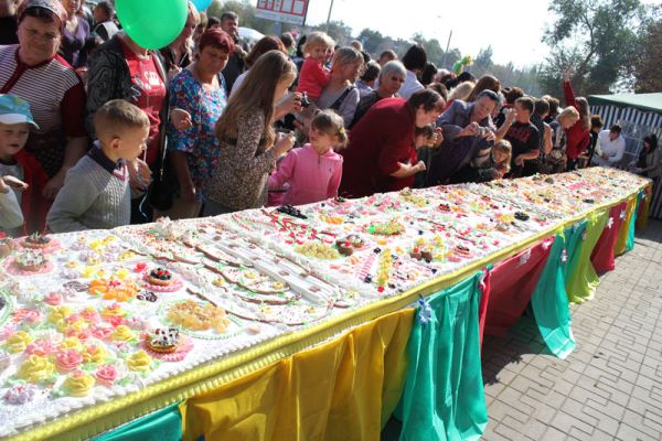 Ко Дню города Зернограда испекут 27-метровый торт