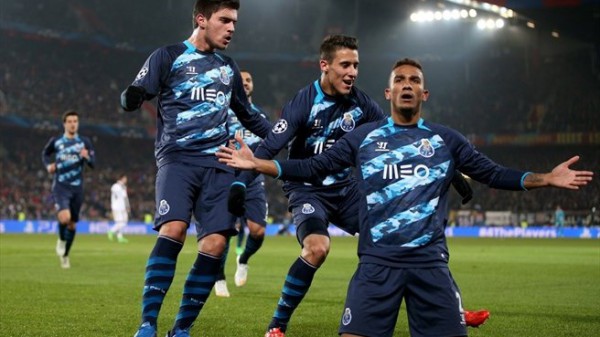Данило празднует свой гол в одном из матчей за Порту