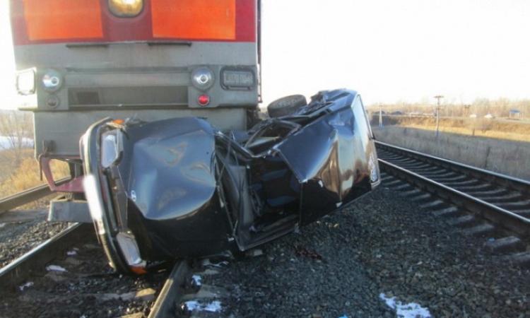 Воронежская область в ДТП погиб водитель легковушки которую протаранил поезд