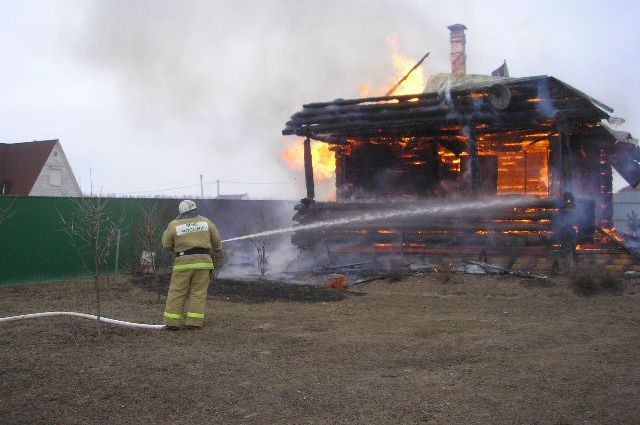 Пожары на Алтае унесли жизни двух 30-летних женщин и маленьких детей
