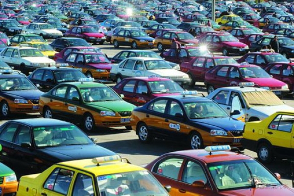 В Китае десятки таксистов отравились в знак протеста