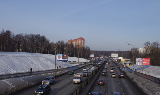 На Рублевском шоссе в Москве столкнулись шесть автомобилей