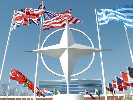 «Надо было позвать Россию в НАТО еще 15 лет назад» — Джеймс Бейкер