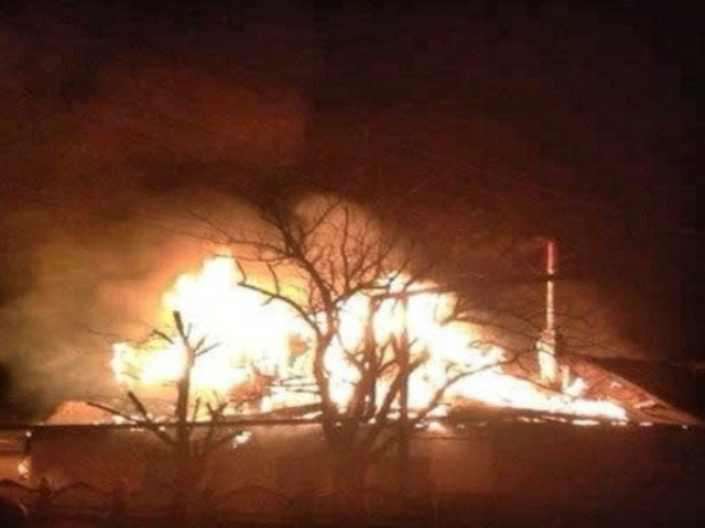 В Донецке под вечер возобновилась стрельба, горит дом