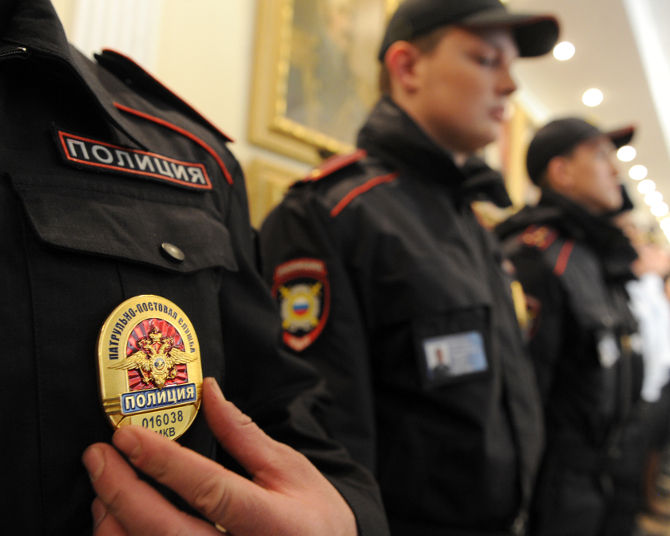 В Москве за взятку 50 тыс рублей задержаны сотрудники ППС