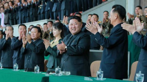 Жена Ким Чен Ына вышла в свет опровергнув слухи