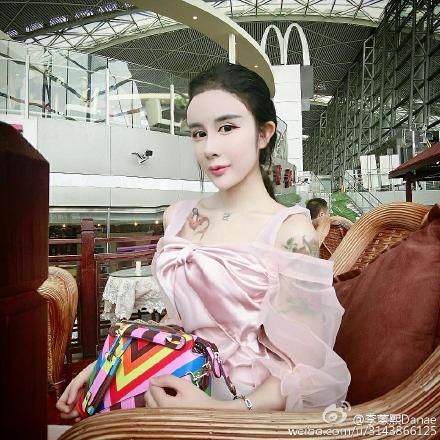 15-летняя китаянка названа «слишком красивой» после пластических операций