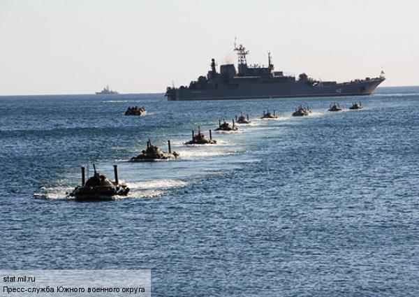 Морская пехота с боевой техникой высадилась в Крыму