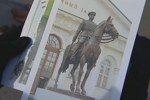 В центре Волгограда устанавливают памятник маршалу Рокоссовскому