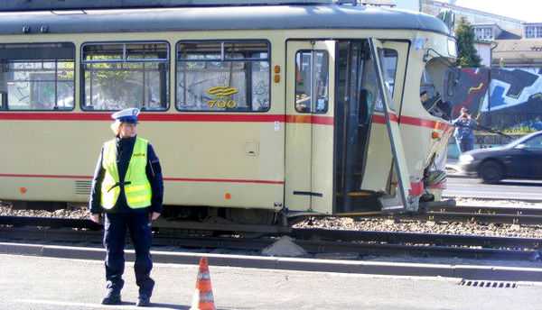 Около 30 человек пострадали в массовом ДТП с трамваями в Польше