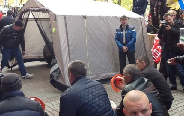 Вышедшие на улицы Киева шахтеры объявили бессрочную забастовку