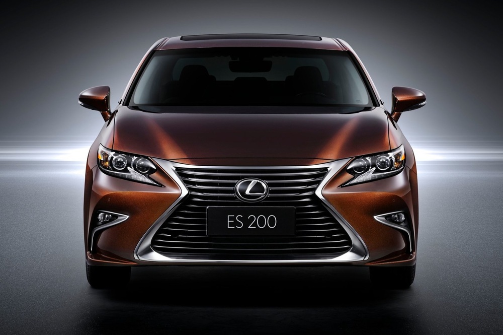 В Шанхае показали обновленный Lexus ES 2016