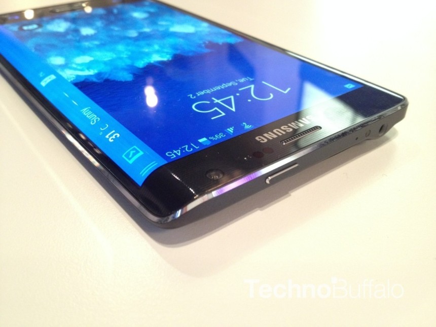 Новые смартфоны Samsung должны получить 5.67-дюймовые Super AMOLED-дисплеи. Cмартфон Samsung Galaxy Note 5 предположительно будет строится на новом процессоре