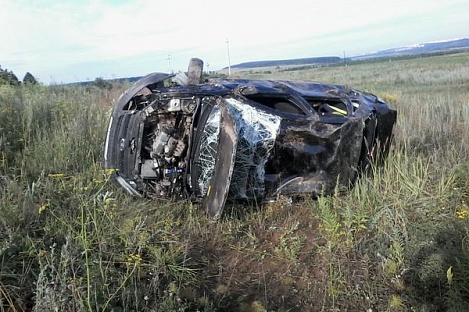 Два человека пострадали в перевернувшемся под Ижевском авто