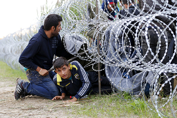 Венгрия рассматривает вопрос об применении армии для защиты границы от мигрантов