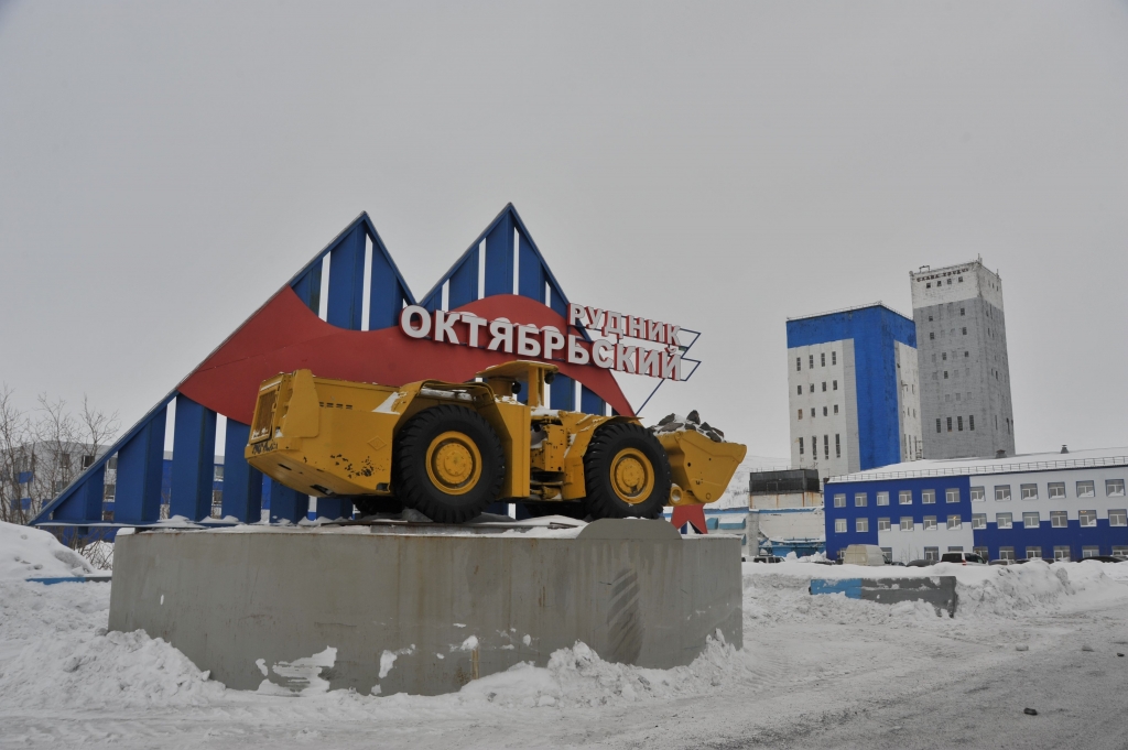 Два человека погибли во время обрушения рудника в Норильске