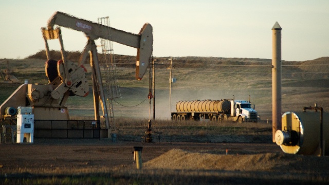 Нефть Brent и WTI дешевеет на фоне новостей из Китая. биржи,нефть,тарифы и цены