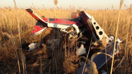Следователи проводят проверку по факту крушения самолета под Ростовом