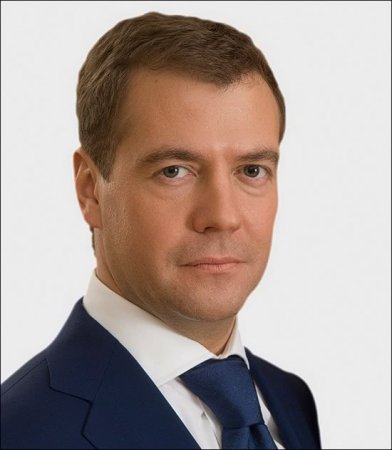Почти половина россиян высказалась за отставку премьера Медведева