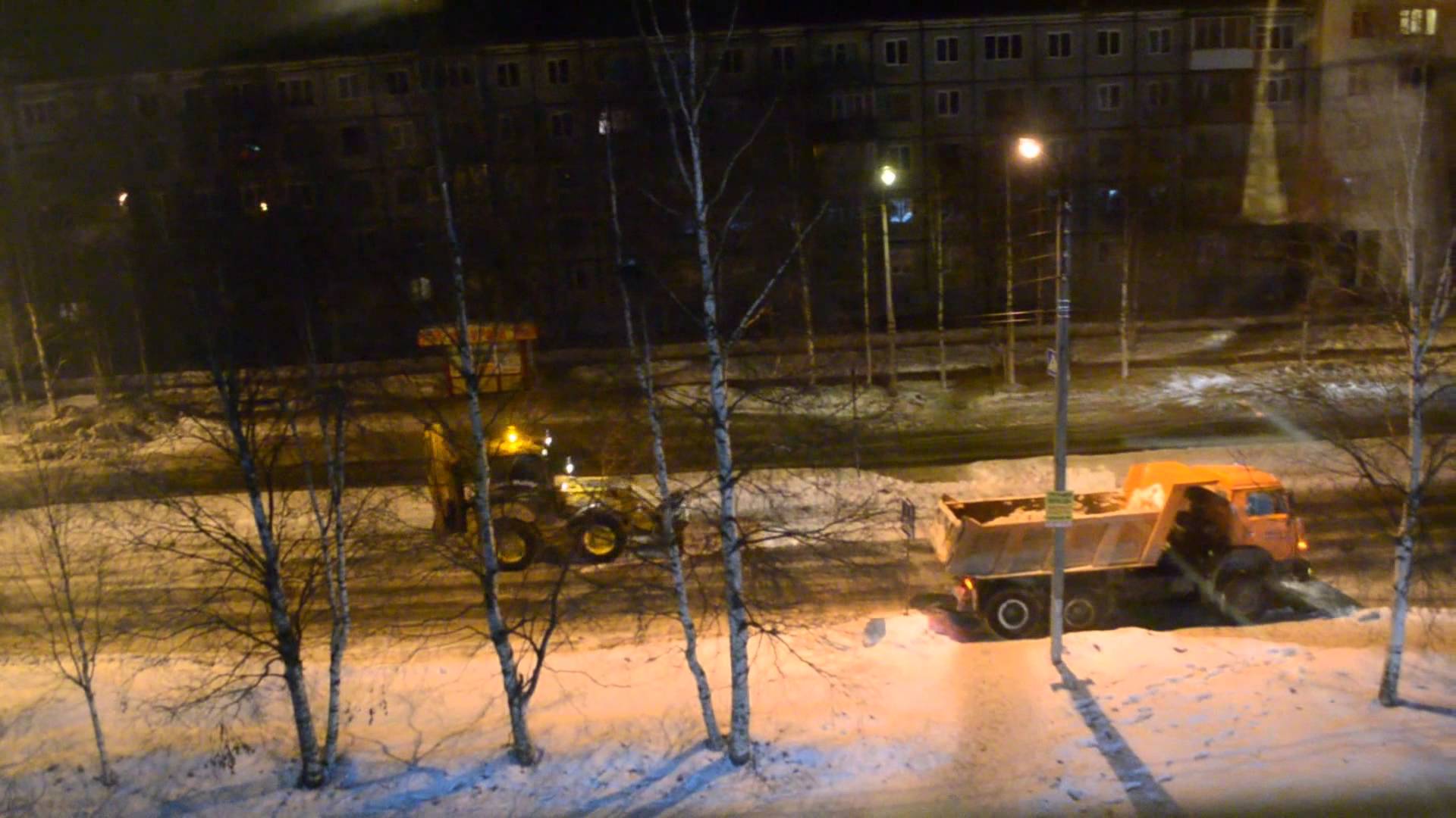 Накануне дня выборов Северодвинск встал на борьбу со снежными заносами