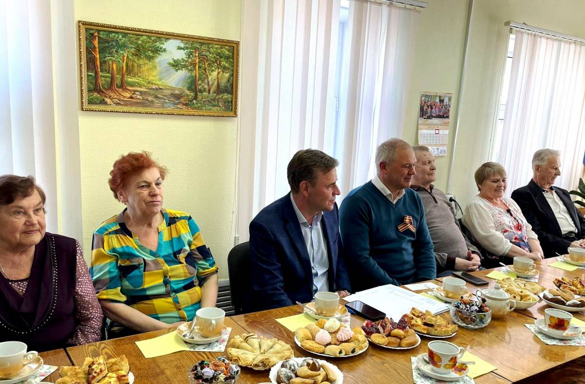 Сенатор Виктор Новожилов принял участие в работе Совета ветеранов Вельского района