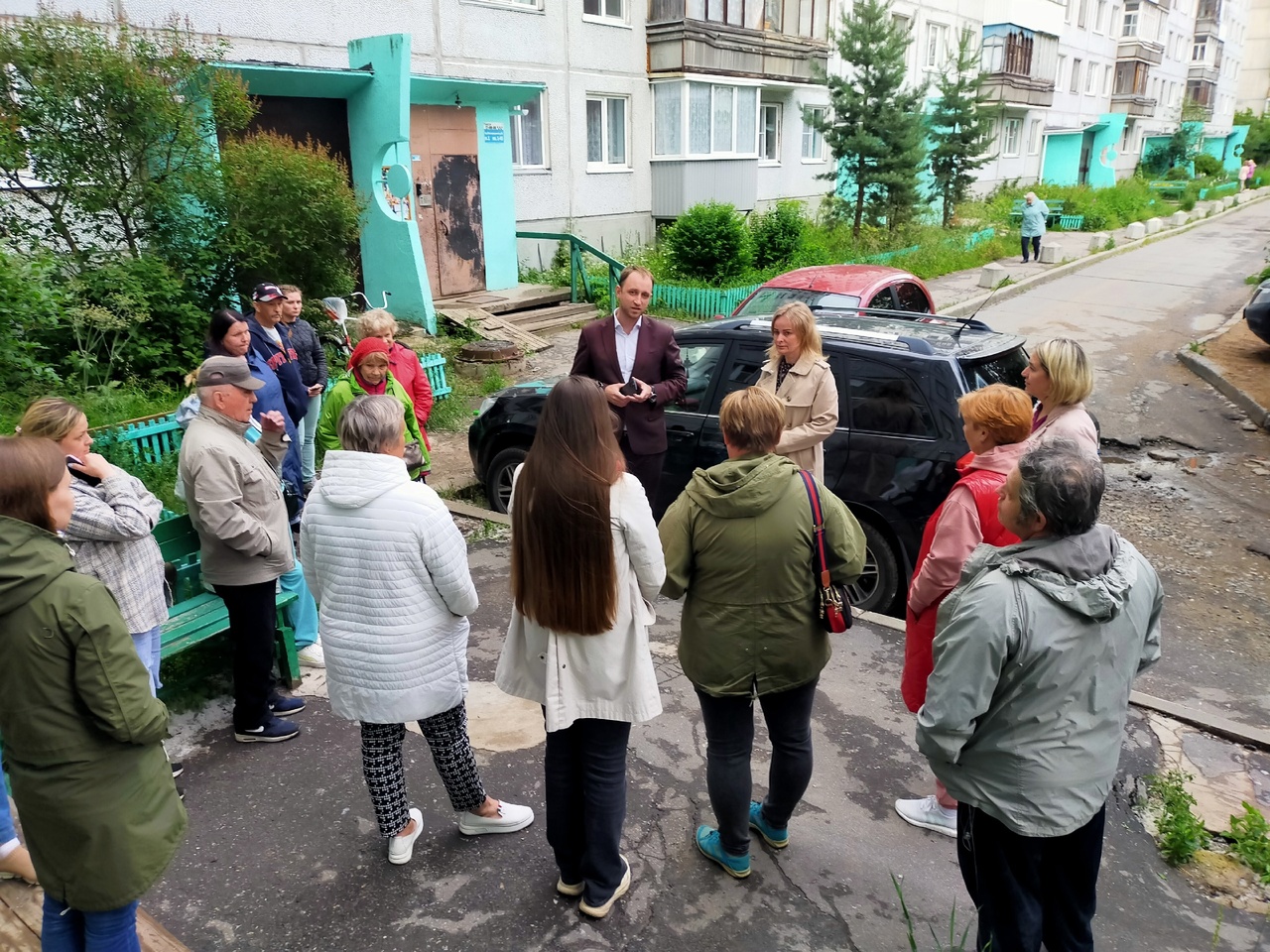 Инициативная группа жителей дома №92 по пр. Ломоносова поддерживает инициативу по ремонту заезда во двор со стороны ул. Серафимовича