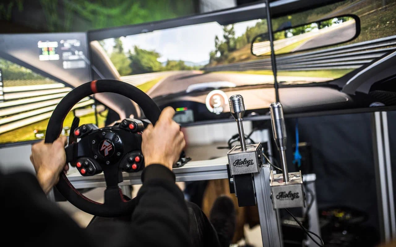 Искусство дрифта на выставке DRIFT EXPO в Санкт-Петербурге