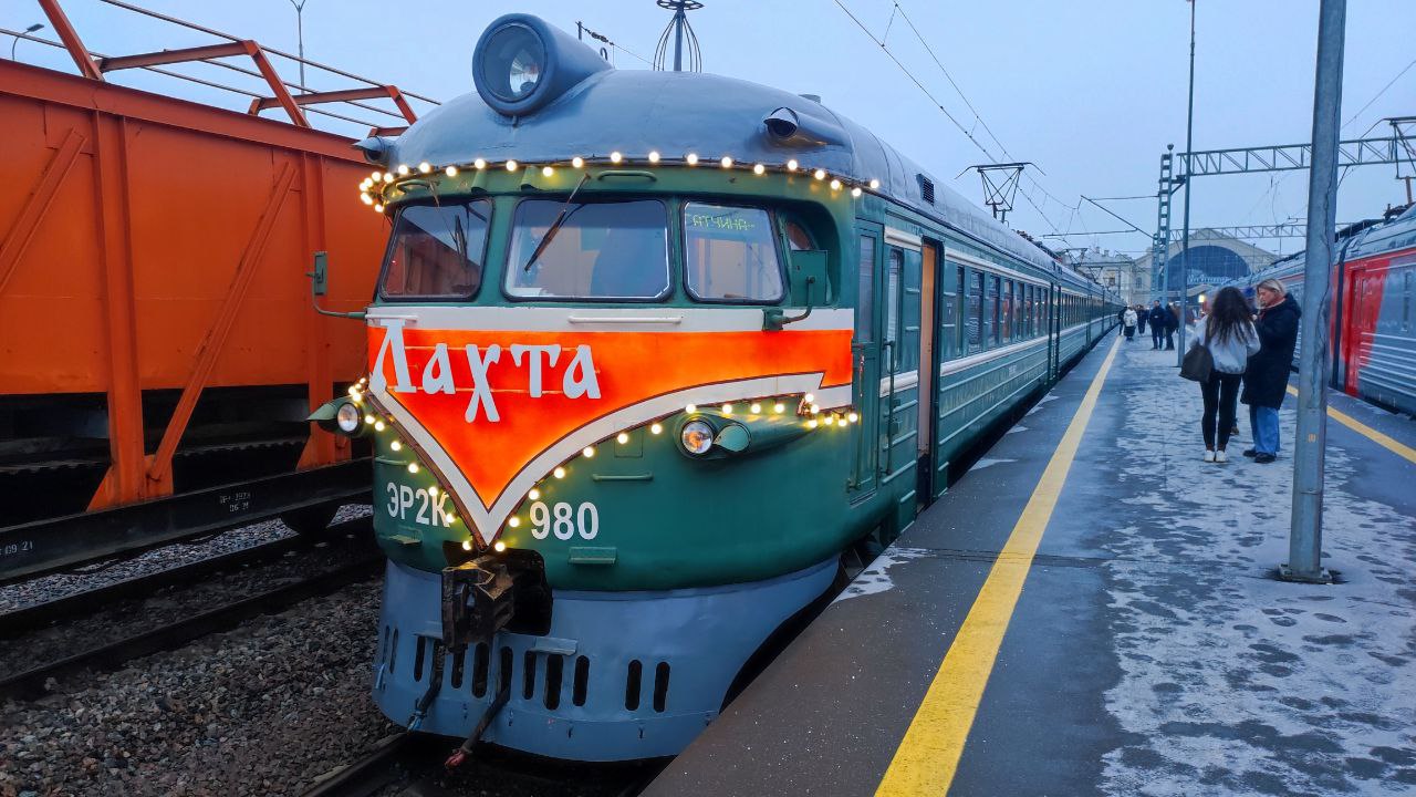 Новогодний ретропоезд в Гатчину
