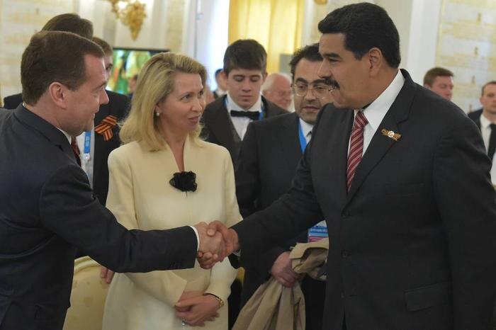 Дмитрий Медведев осудил американскую политику в Венесуэле