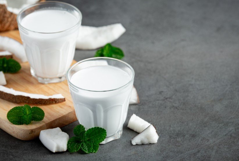 Врач-диетолог Регина Доктор объяснила, можно ли пить кефир перед сном