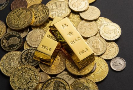 Золото устанавливает новый рекорд на рынке, поднимаясь до 4574,77 долларов за унцию